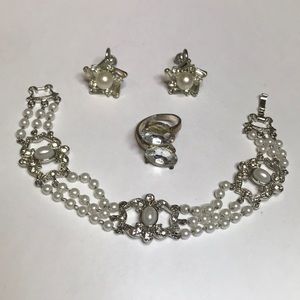 Lot-vintage-bracelet pearls & rhinestones, earrings, and twin Krystal gems ring